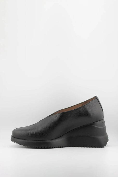 Wonders Elegant Textured Wedge Slip-On Loafers
